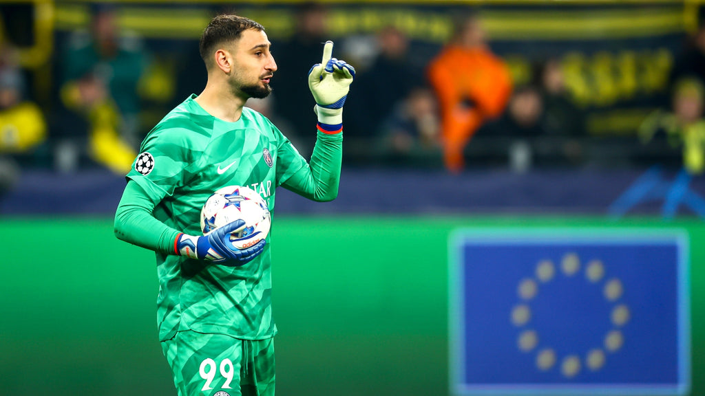 23/24 PSG Goalkeeper Home